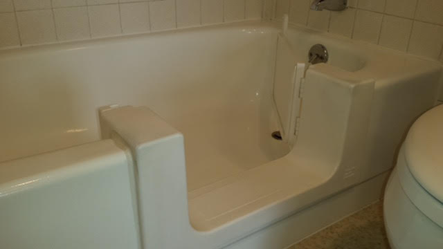 Senior One Bedroom Apartment Bathroom Tub